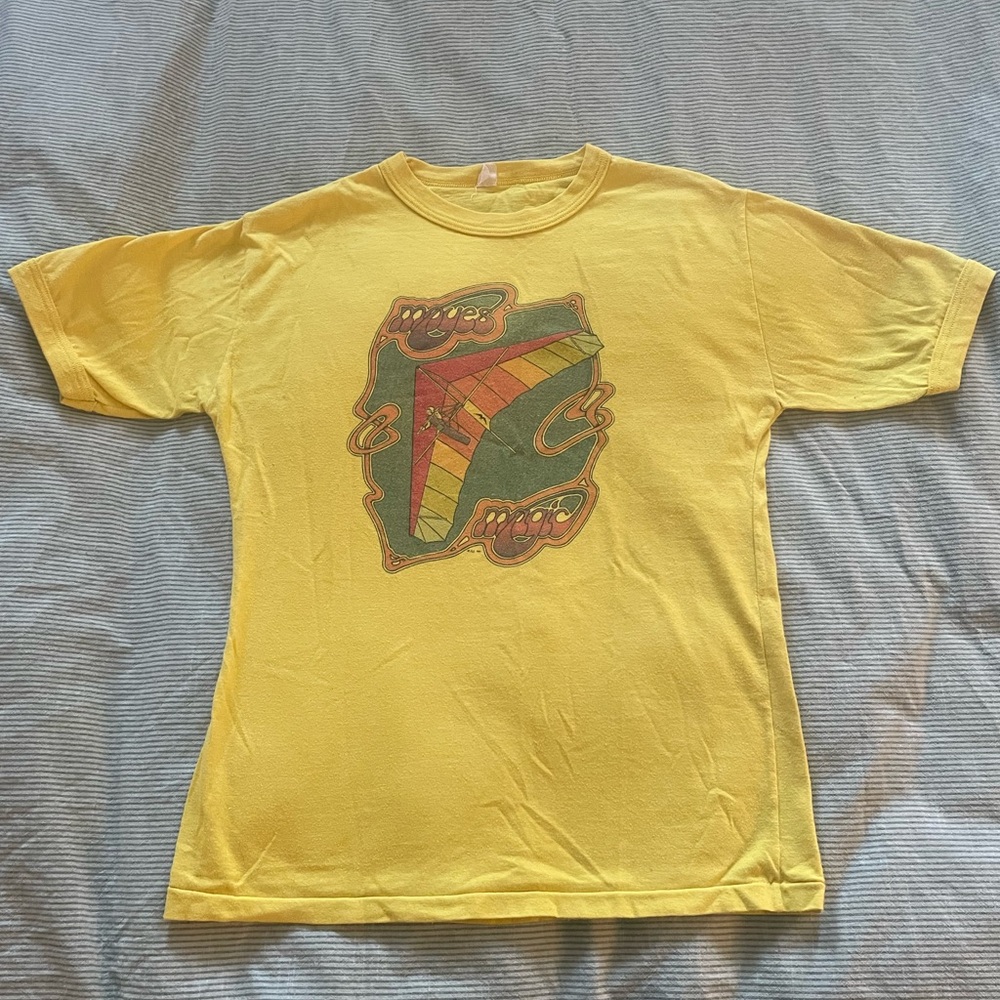Yellow Vintage Graphic T-Shirt - Hang gliding Moyes Magic